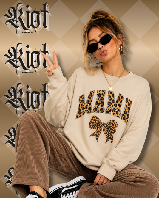 Mama Leopard Print Crewneck Sweatshirt – 'MAMA' Text with Leopard Bow, Trendy Mother's Day Gift